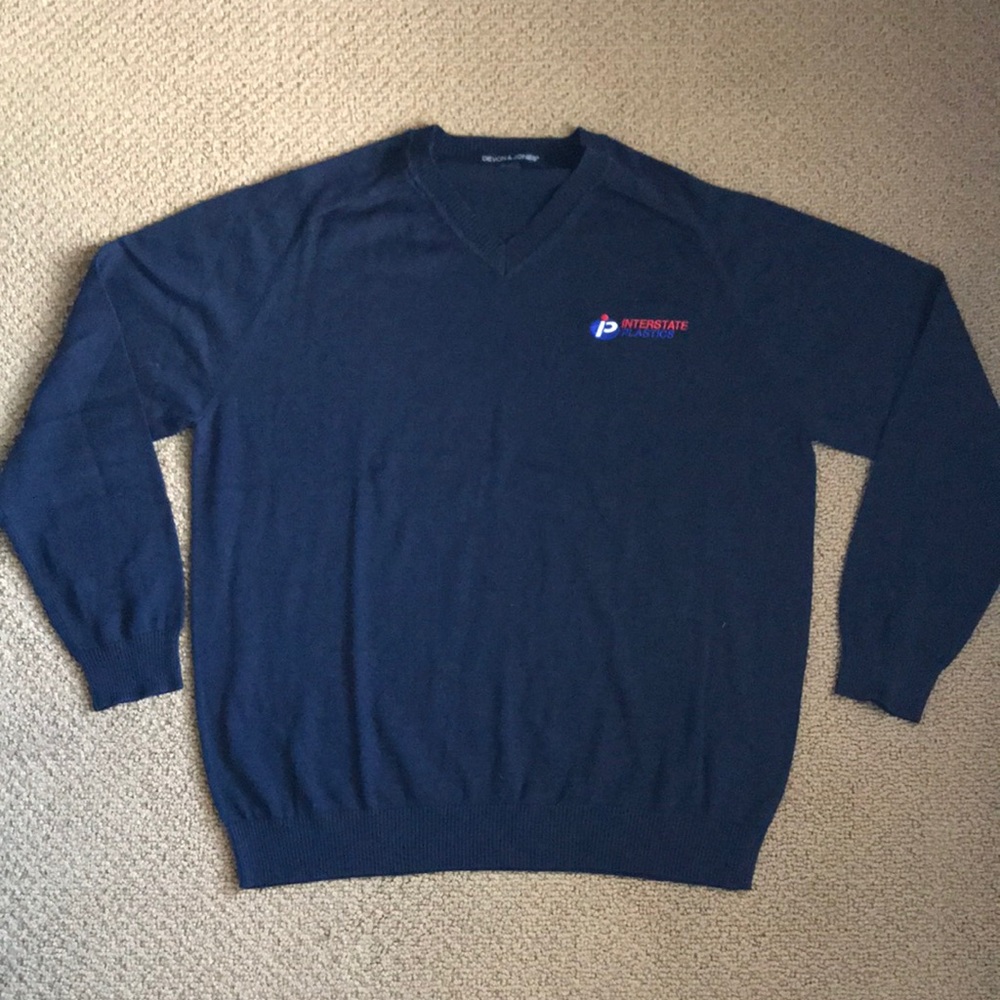 Men’s sweater.